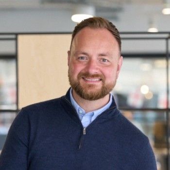 Andrew MacAskill - Talent Obsessed Commercial Leader, Guinness lover, Speaker on Hiring, Personal Branding and Job Searching, Author, Positivity Dispenser and Official 2022 LinkedIn Top Voice for Careers. Photo of Andrew MacAskill
