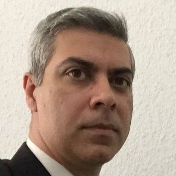 Raj Khetarpal - a leadership and career development coach with over two decades of experience in diverse industries and sectors. Photo of Raj Khetarpal