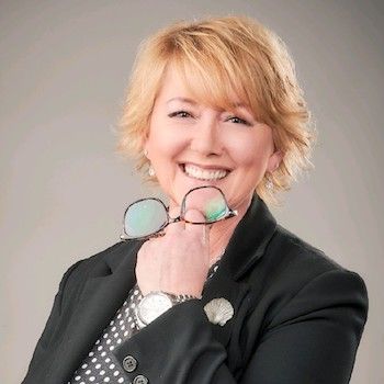 Shelley Langille - a Certified Executive Coach (CEC) through Royal Roads University (RRU), a member of the International Coaching Federation (ICF), and an Associate Certified Coach (ACC) through the ICF. Photo of Shelley Langille