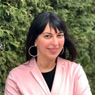 Vesna Antwan - a certified coach who works with burnt out professionals who are looking to reconnect to themselves and their inner compass. Photo of Vesna Antwan
